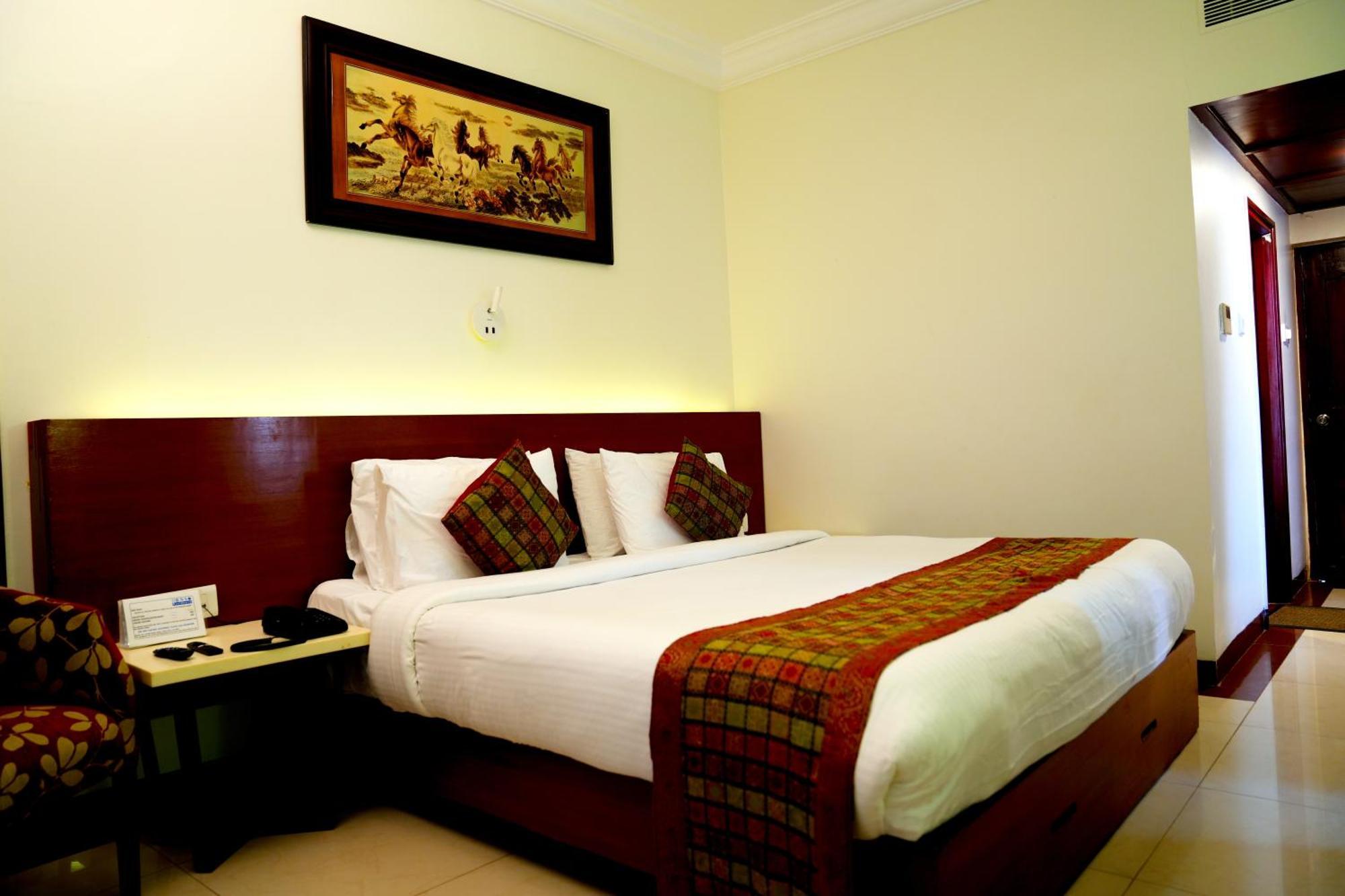 Hotel Rns Residency Sea View Māvalli Esterno foto