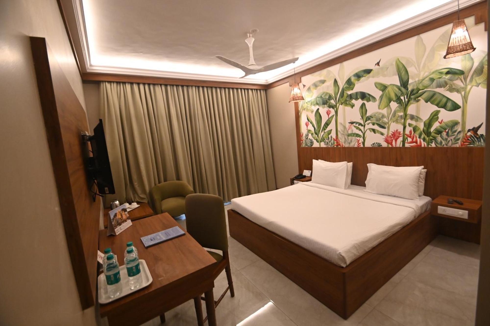 Hotel Rns Residency Sea View Māvalli Esterno foto